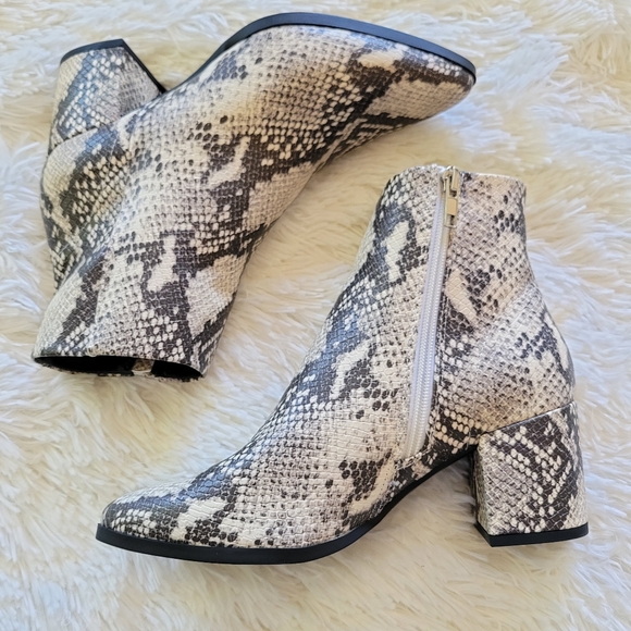 Steve madden snakeskin booties - Picture 1 of 3